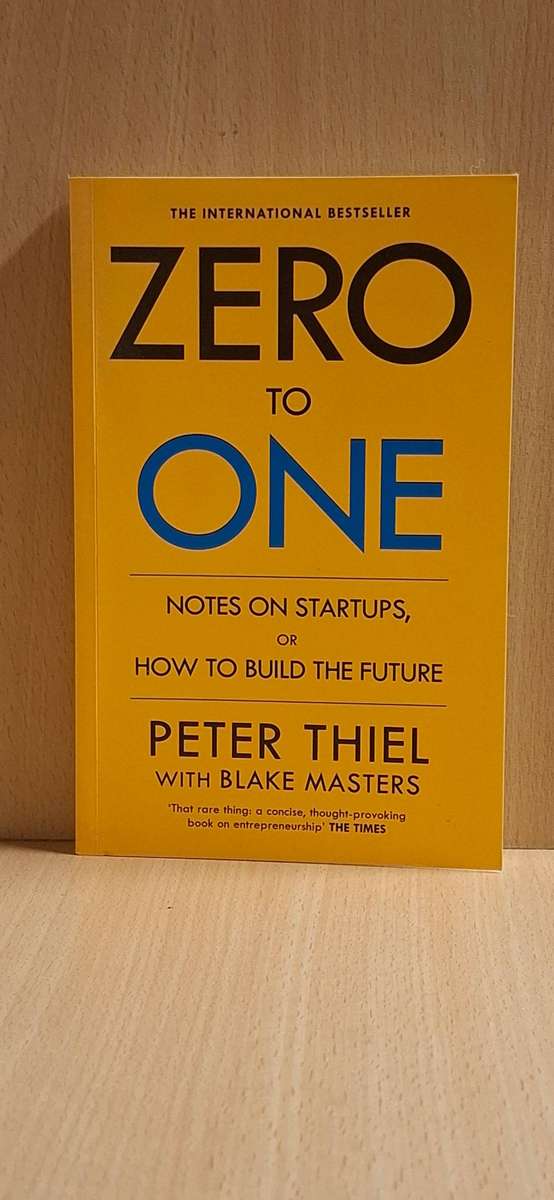 Zero to One - Notes on Startups or How to Build the Future: Peter Thiel  (Paperback)