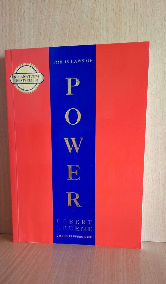 The 48 Laws of Power : Robert Greene  (Paperback)