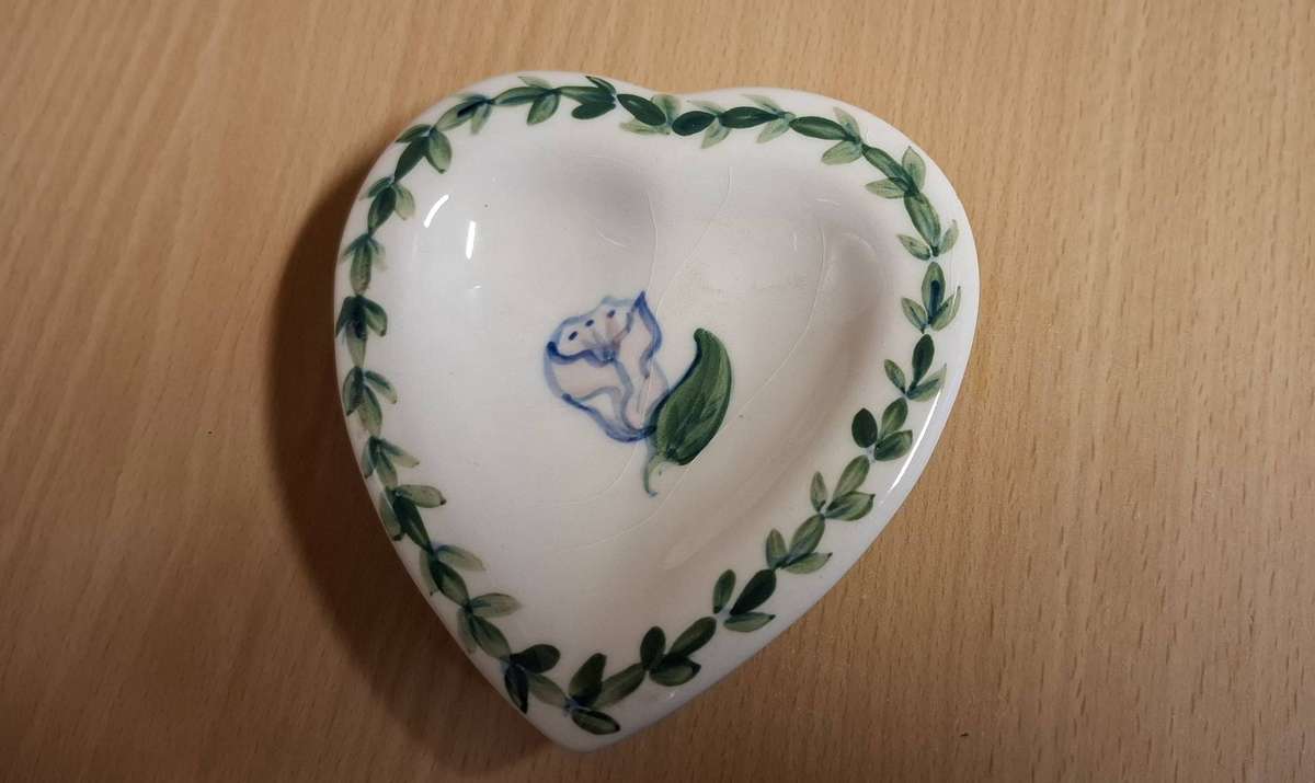 Small Ceramic Heart Shaped Pin Dish (11cm x 11cm)