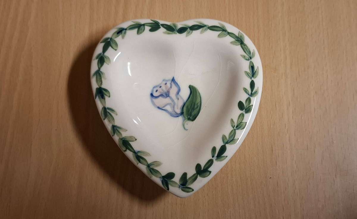 Small Ceramic Heart Shaped Pin Dish (11cm x 11cm)