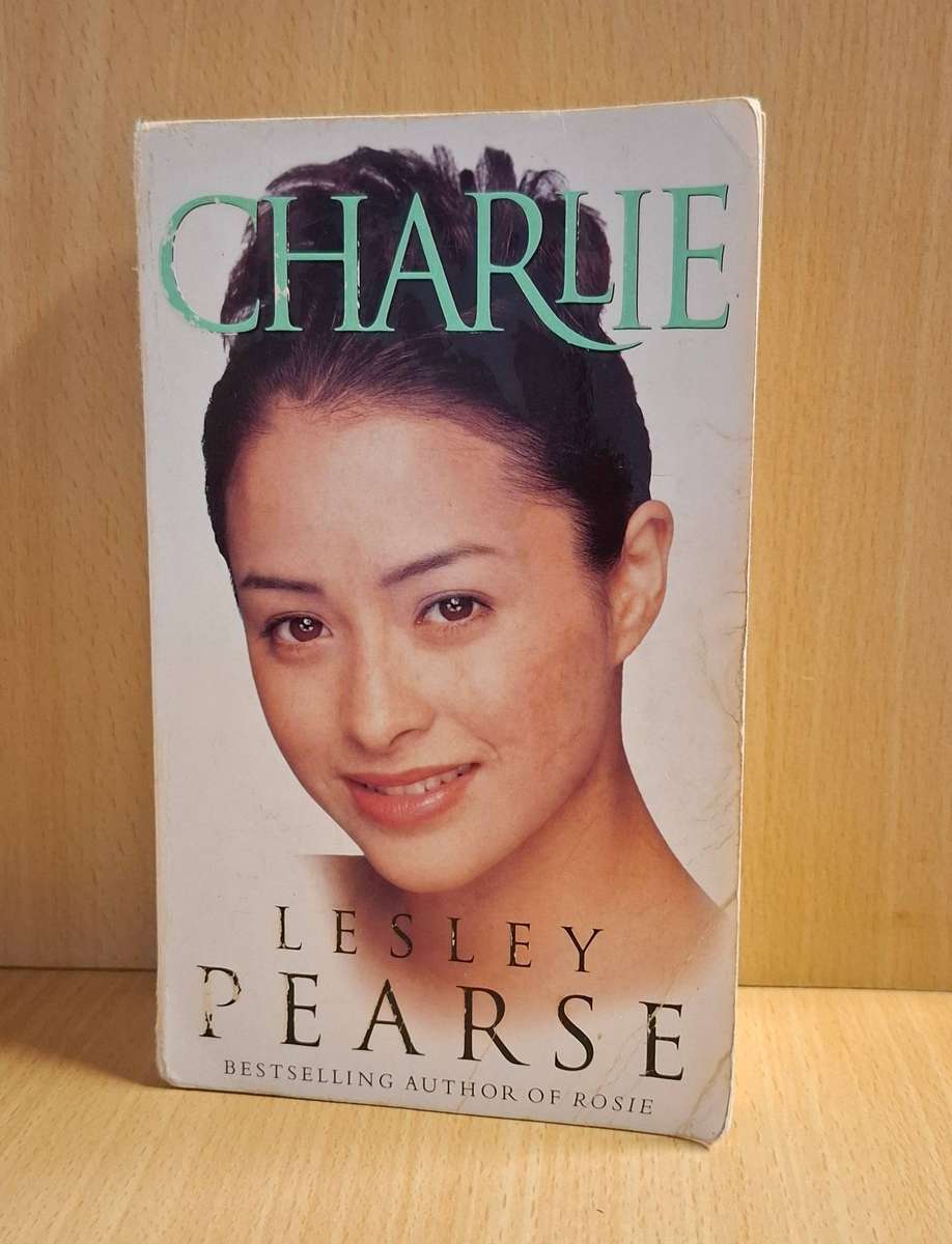 Charlie : Lesley Pearse (Paperback)