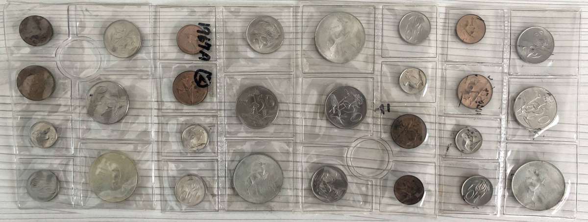 4 x Uncirculated 1967 Mint Sets with Silver R1. Sold together