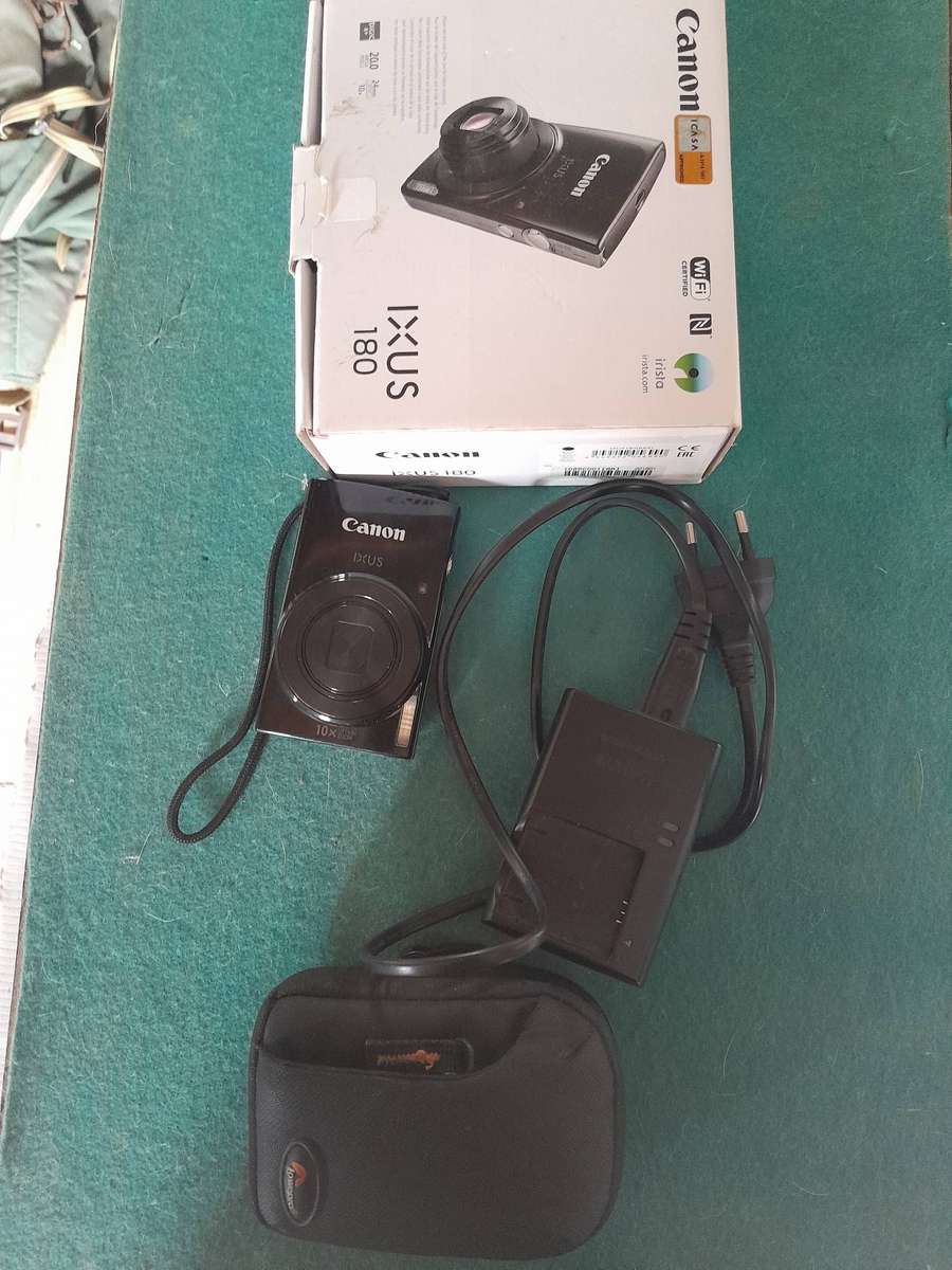 Canon Ixus 180 20 Mp camera with Lowpro bag and 8Gb memory