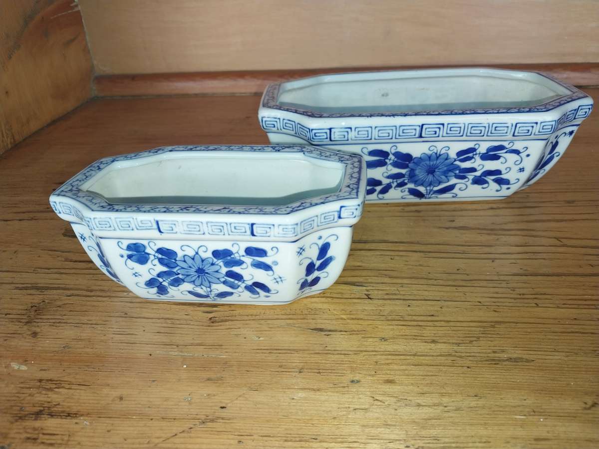 Blue and white oriental procelain holders