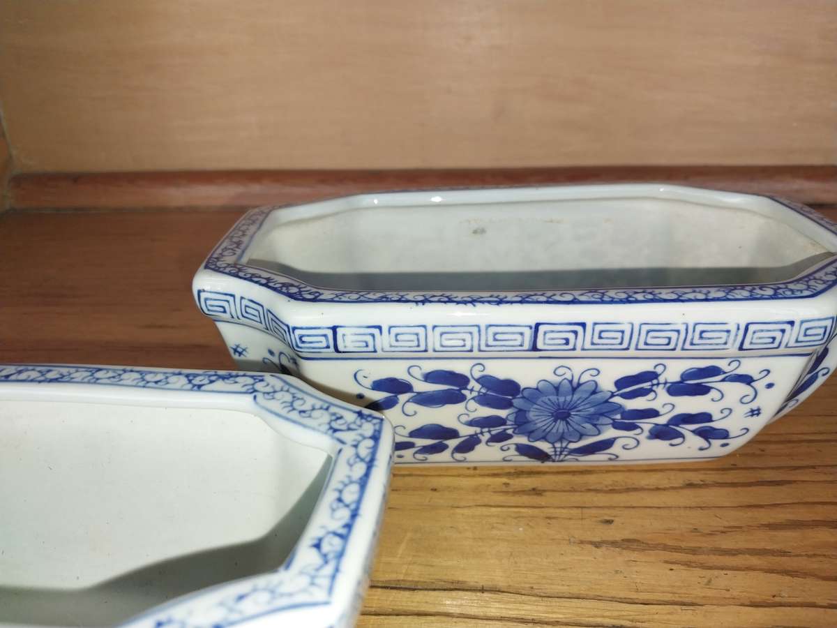 Blue and white oriental procelain holders