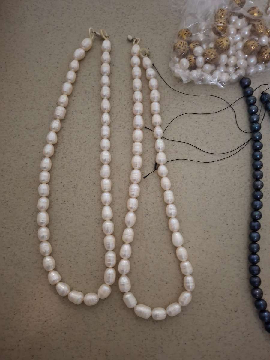 Nice lot of pearls and beads