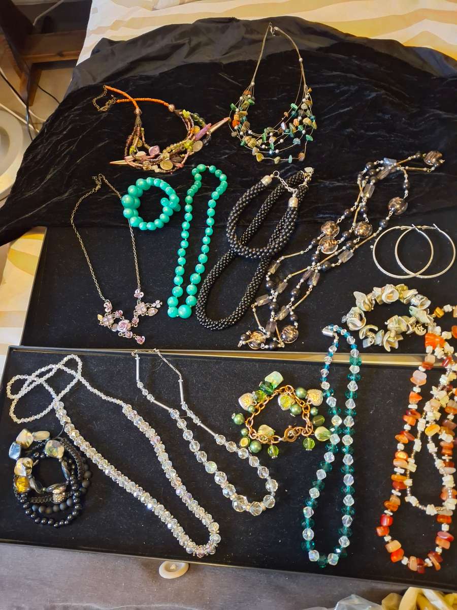 Assorted good quaitly costume jewerly