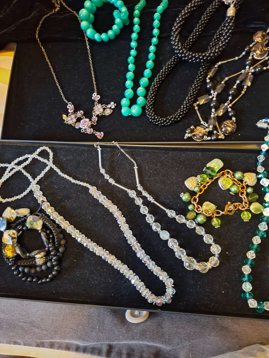 Assorted good quaitly costume jewerly