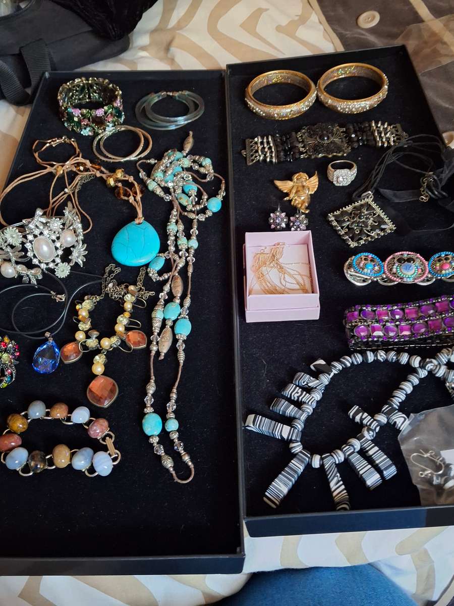 Assorted good quaitly costume jewerly