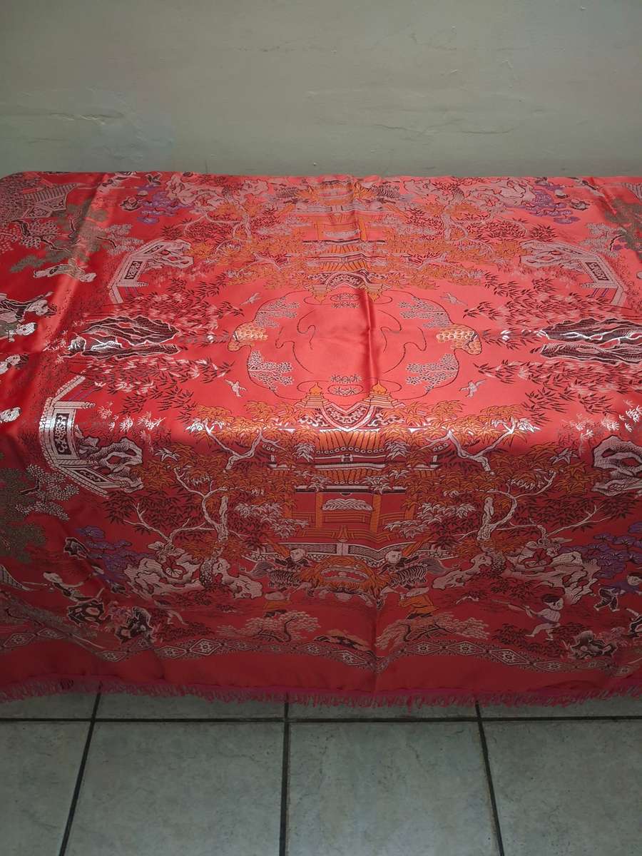 Stunning slik oriental scene table cloth