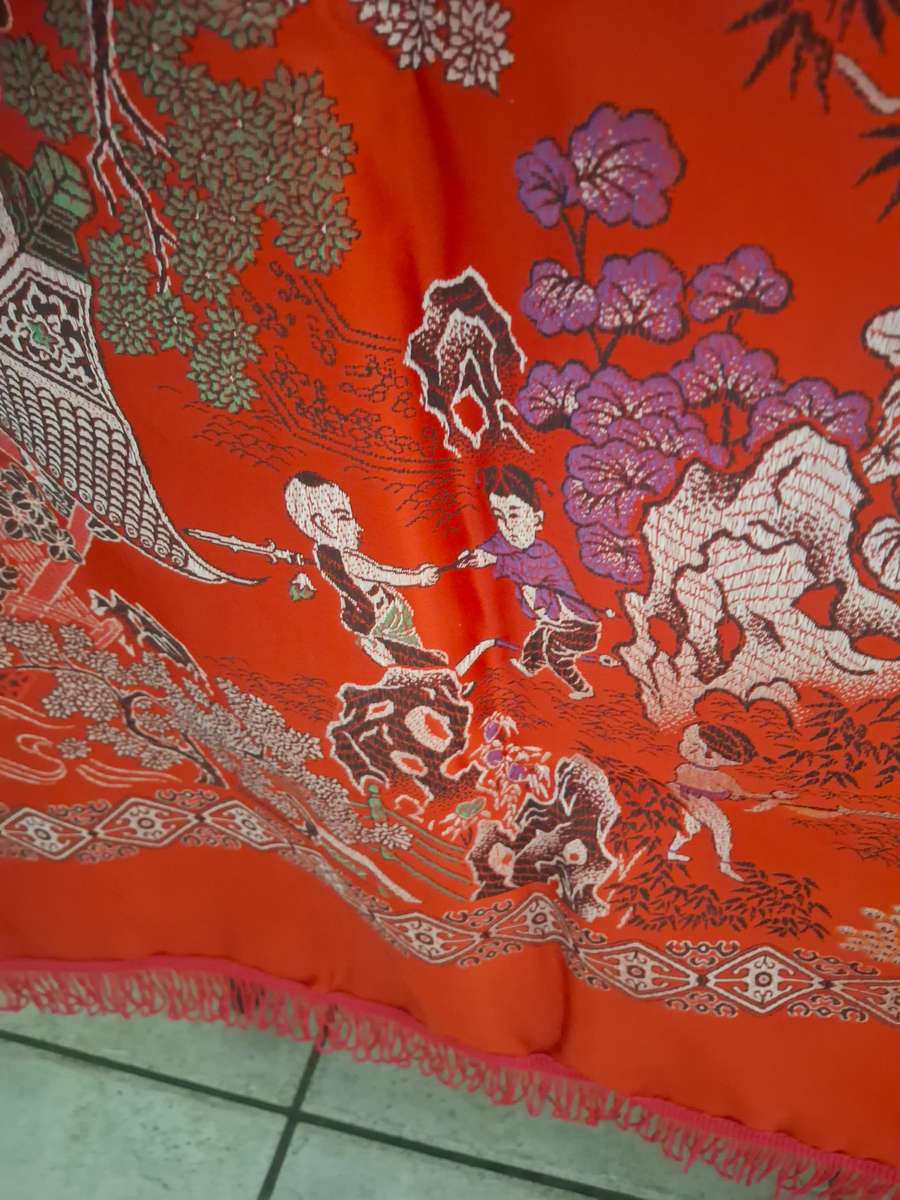 Stunning slik oriental scene table cloth