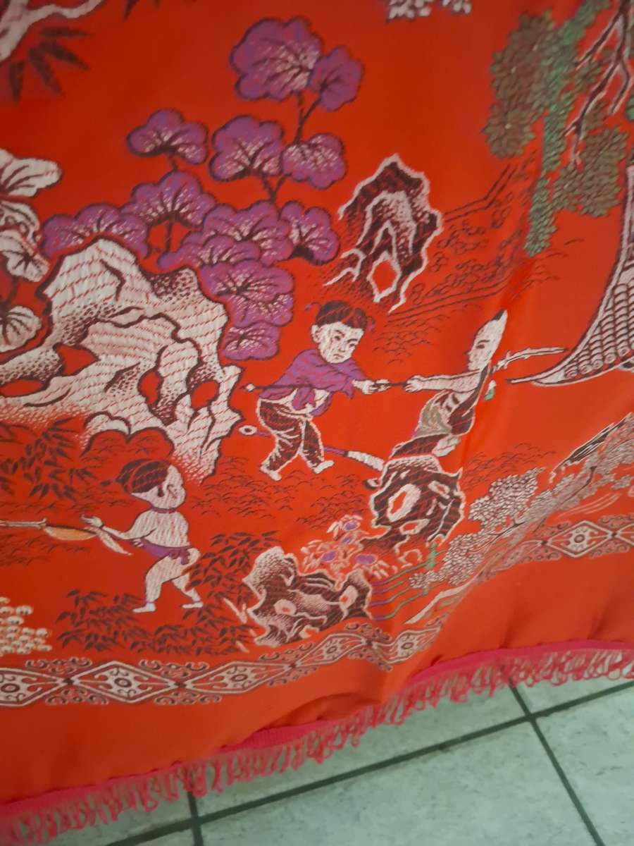 Stunning slik oriental scene table cloth