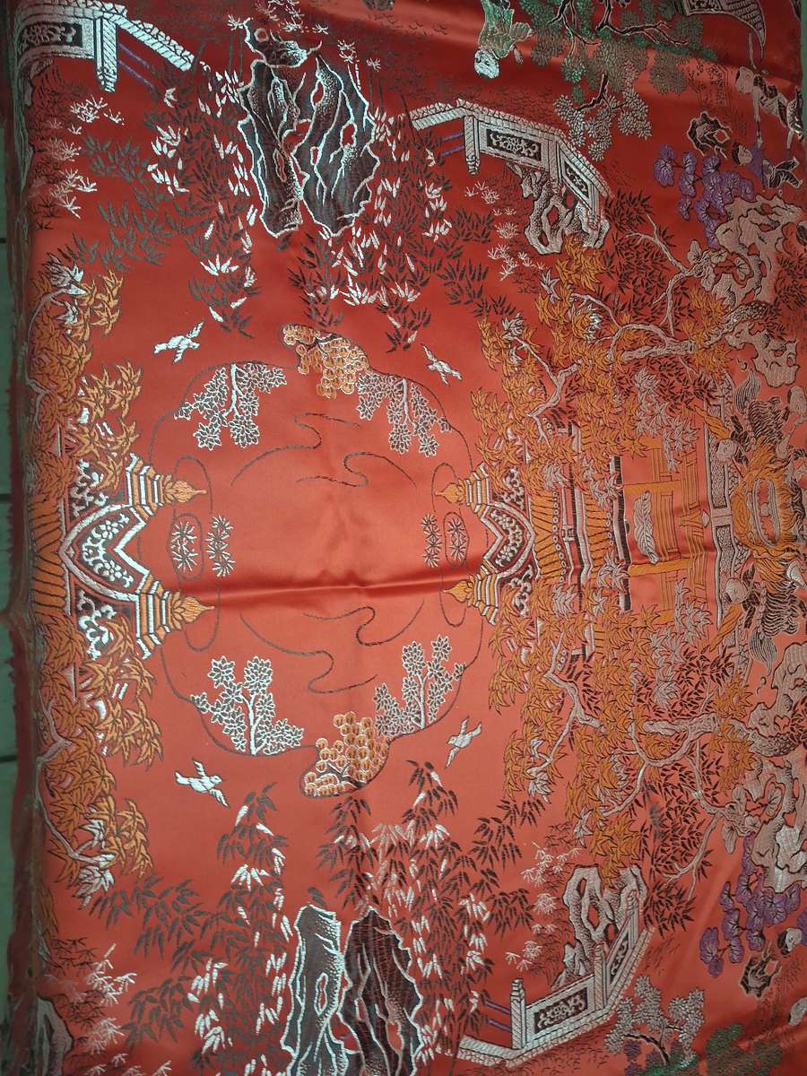 Stunning slik oriental scene table cloth