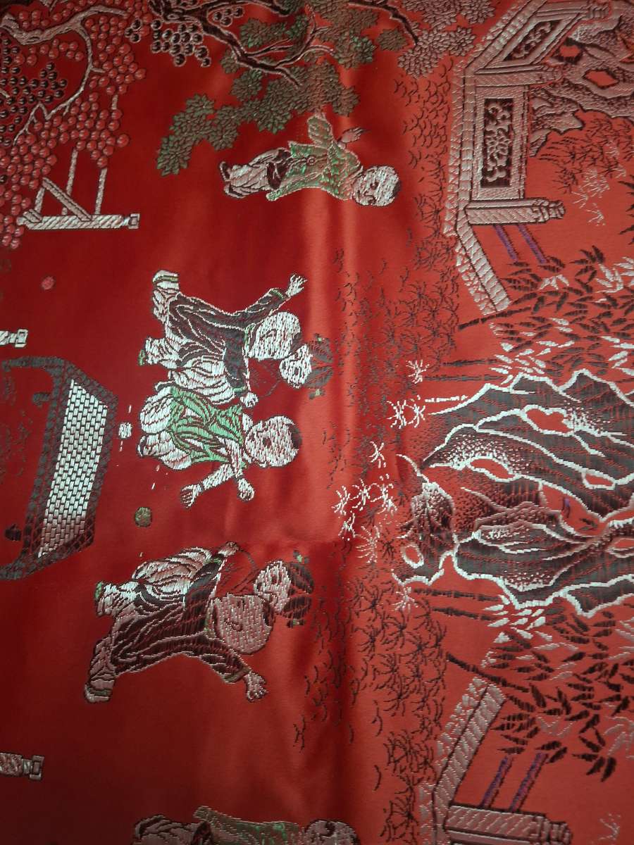 Stunning slik oriental scene table cloth