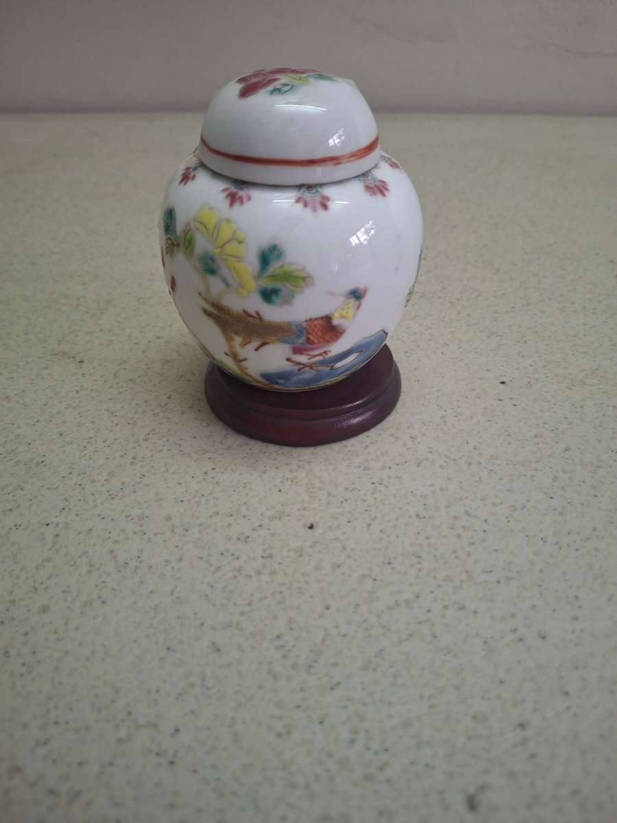 Small mini procelain ginger jar on stand