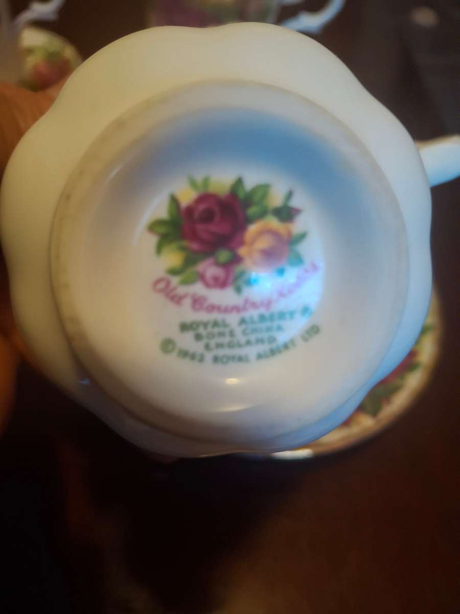 Four royal albert old country roses coffee cups and saucers