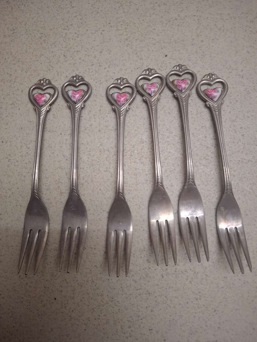 A set of pretty sliver plated cake forks