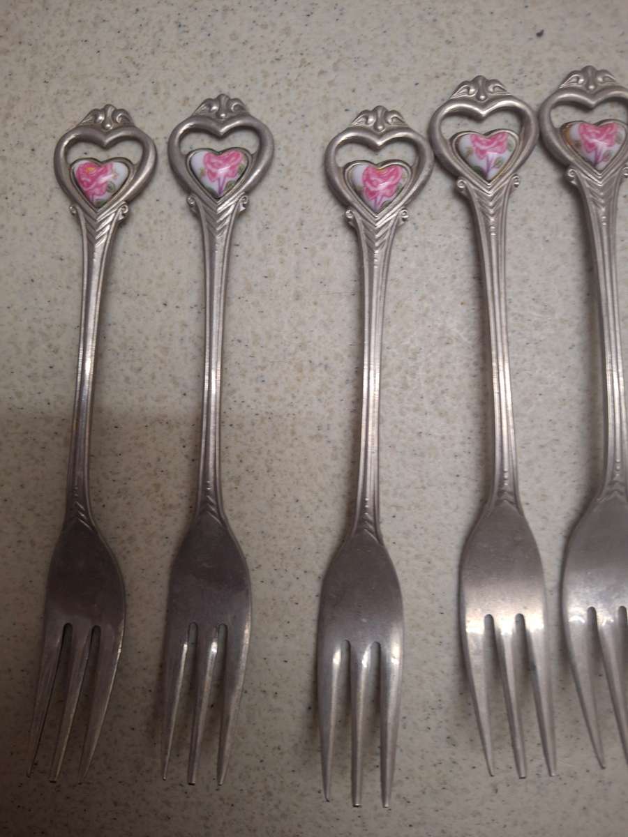 A set of pretty sliver plated cake forks