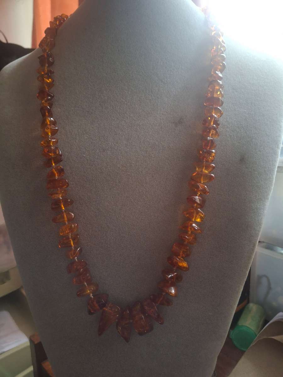Full amber???looking beaded necklace