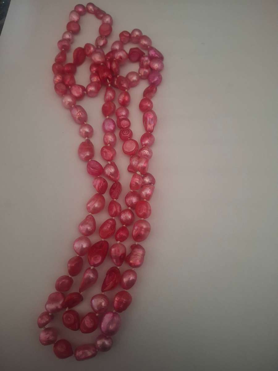 Pink died long pearl necklace