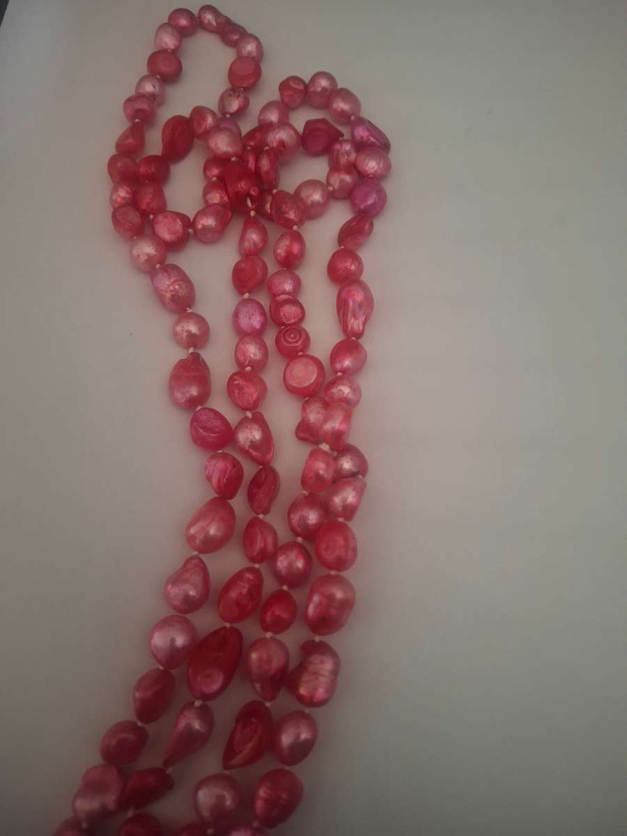 Pink died long pearl necklace