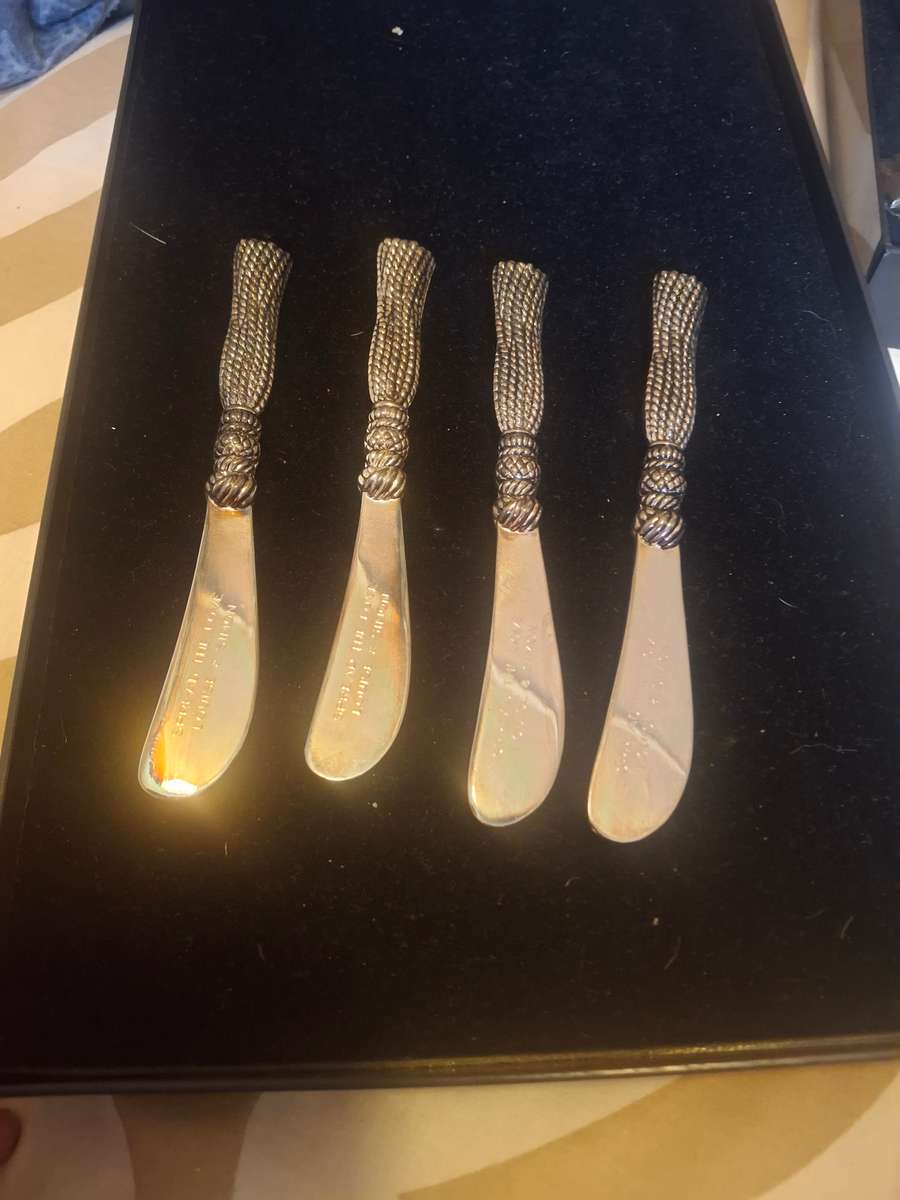 A set of four sliver plated butter knifes