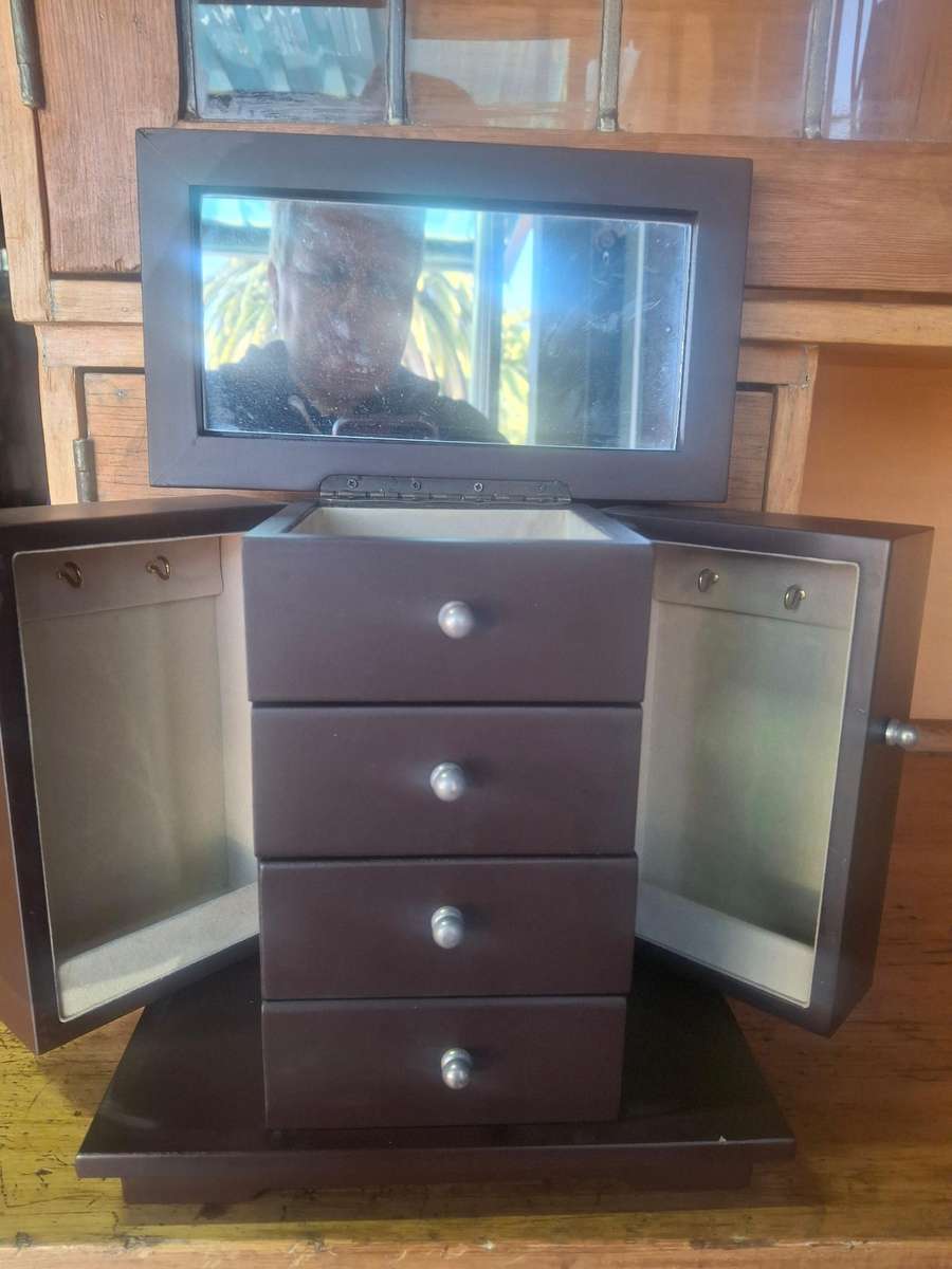 Nice comdition jewerly box