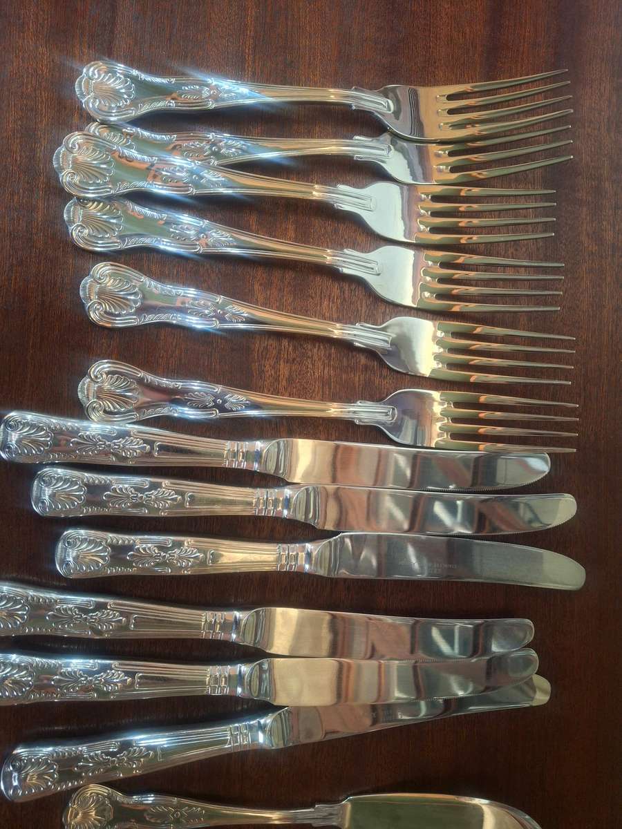 18 peaces of sliver plated kings pattern cultery