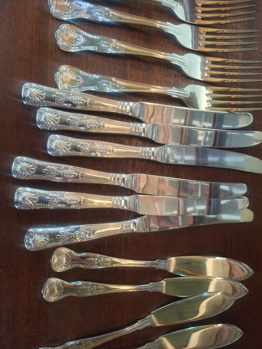 18 peaces of sliver plated kings pattern cultery