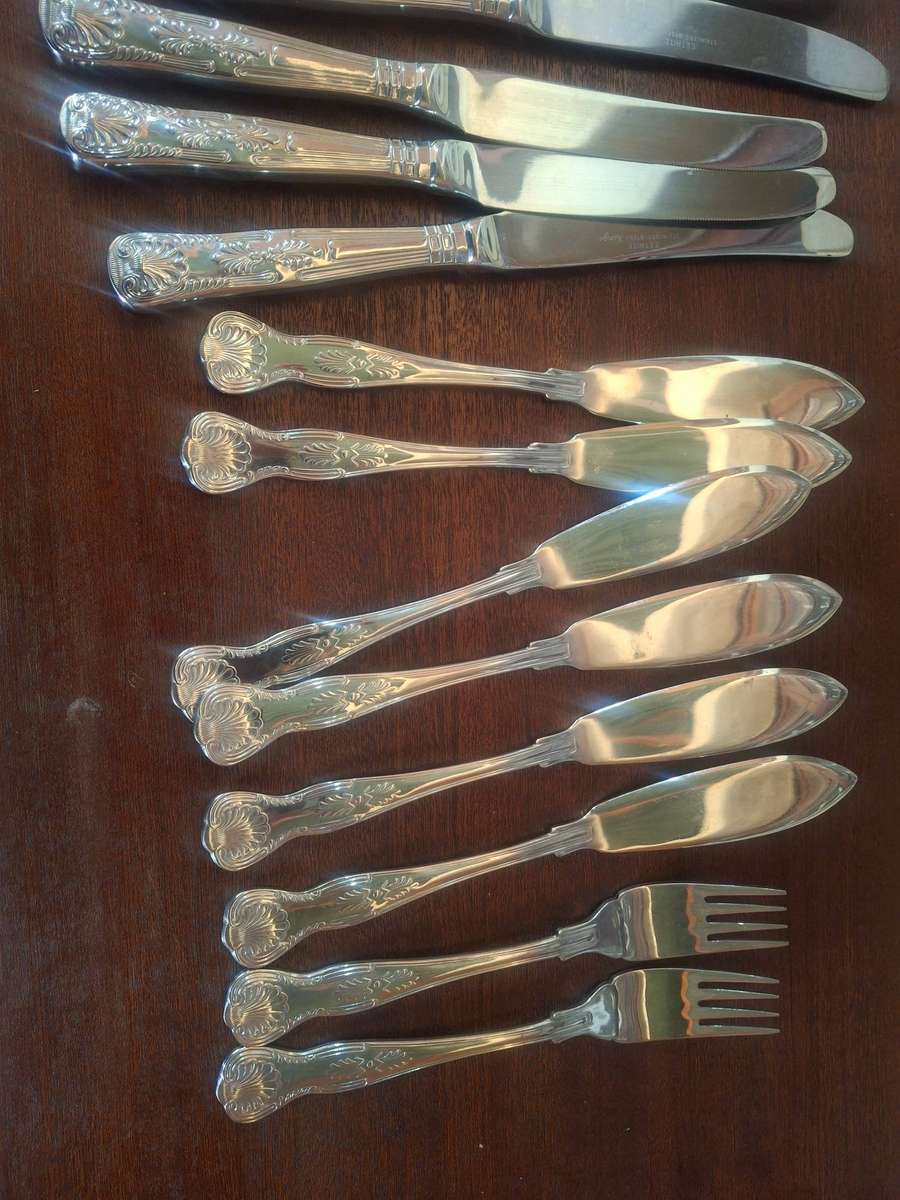 18 peaces of sliver plated kings pattern cultery