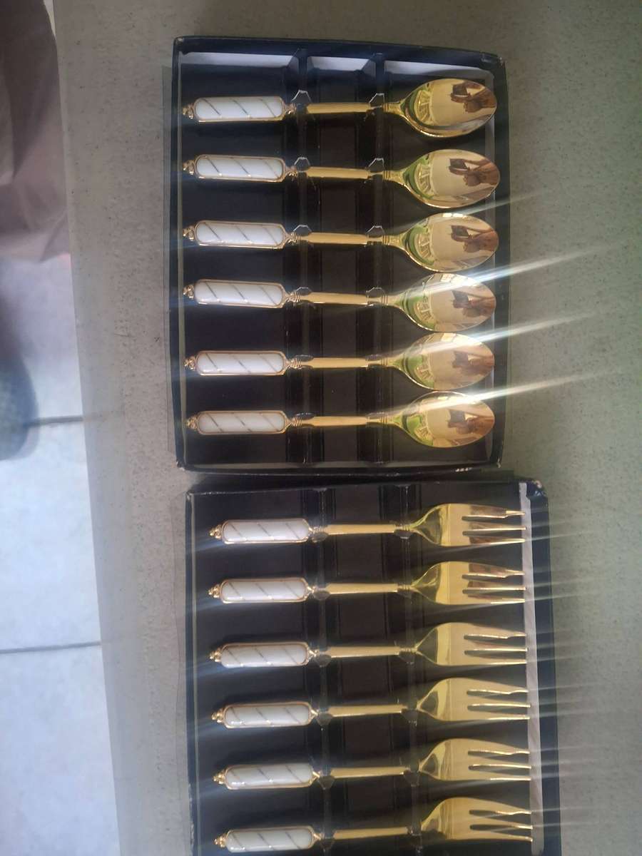 Boxed gold plated teaspoons and cake forks