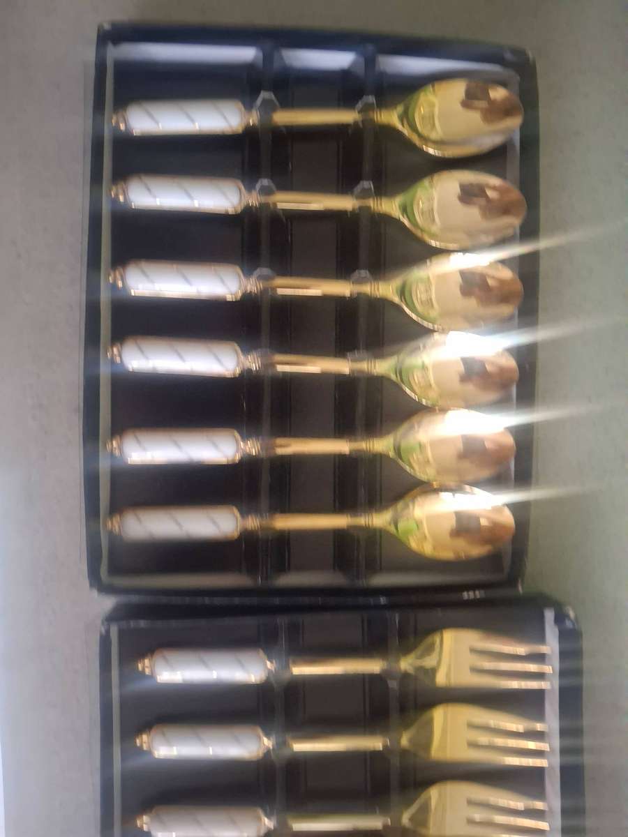 Boxed gold plated teaspoons and cake forks