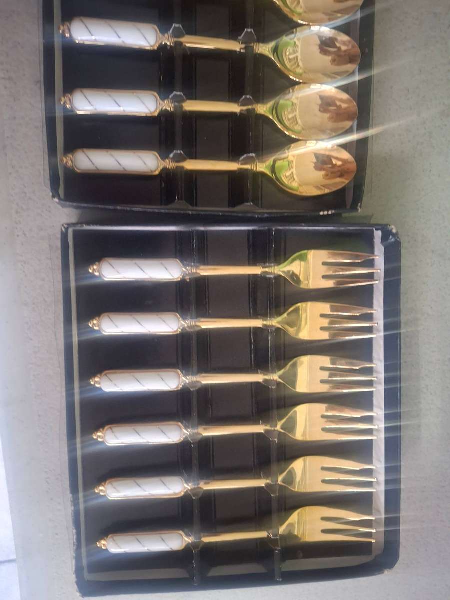 Boxed gold plated teaspoons and cake forks