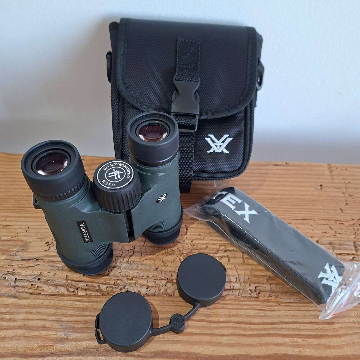 Vortex 8x28 Diamondback HD Binoculars