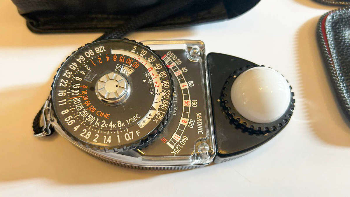 Sekonic Studio Deluxe ll / L-398M Exposure Meter with full set of Direct Reading Slides