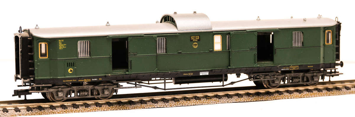 Fleischmann: 5080K Express Baggage Car of the DRG (HO)