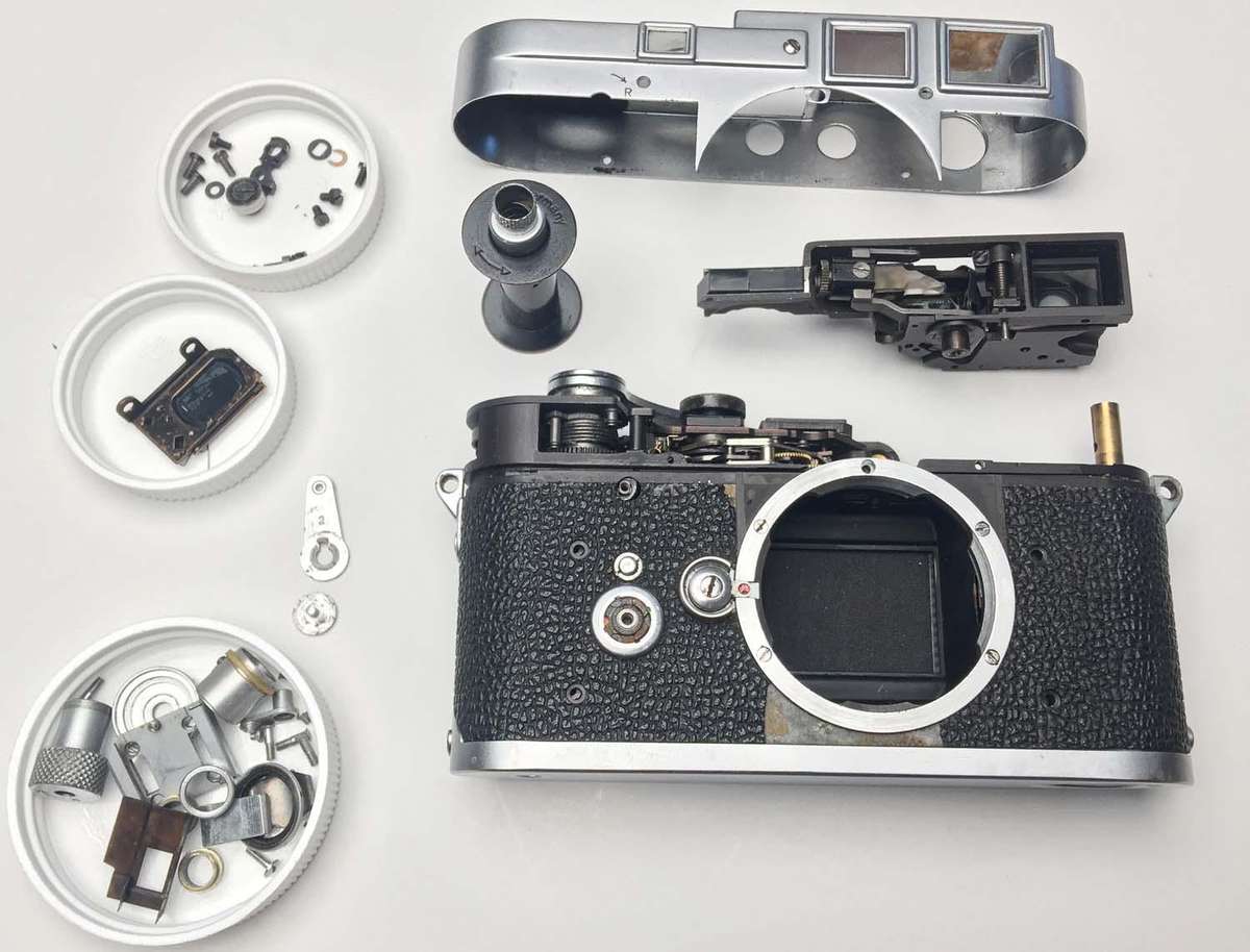 Leica M3 in pieces