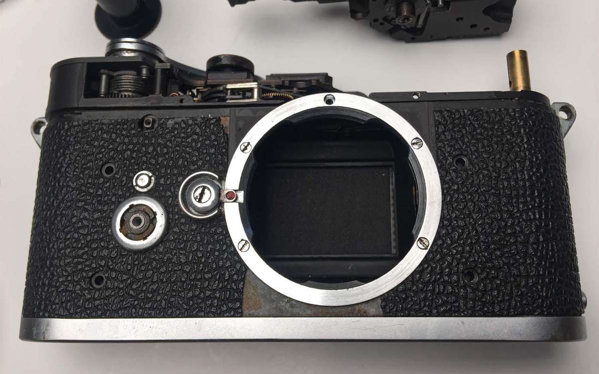 Leica M3 in pieces