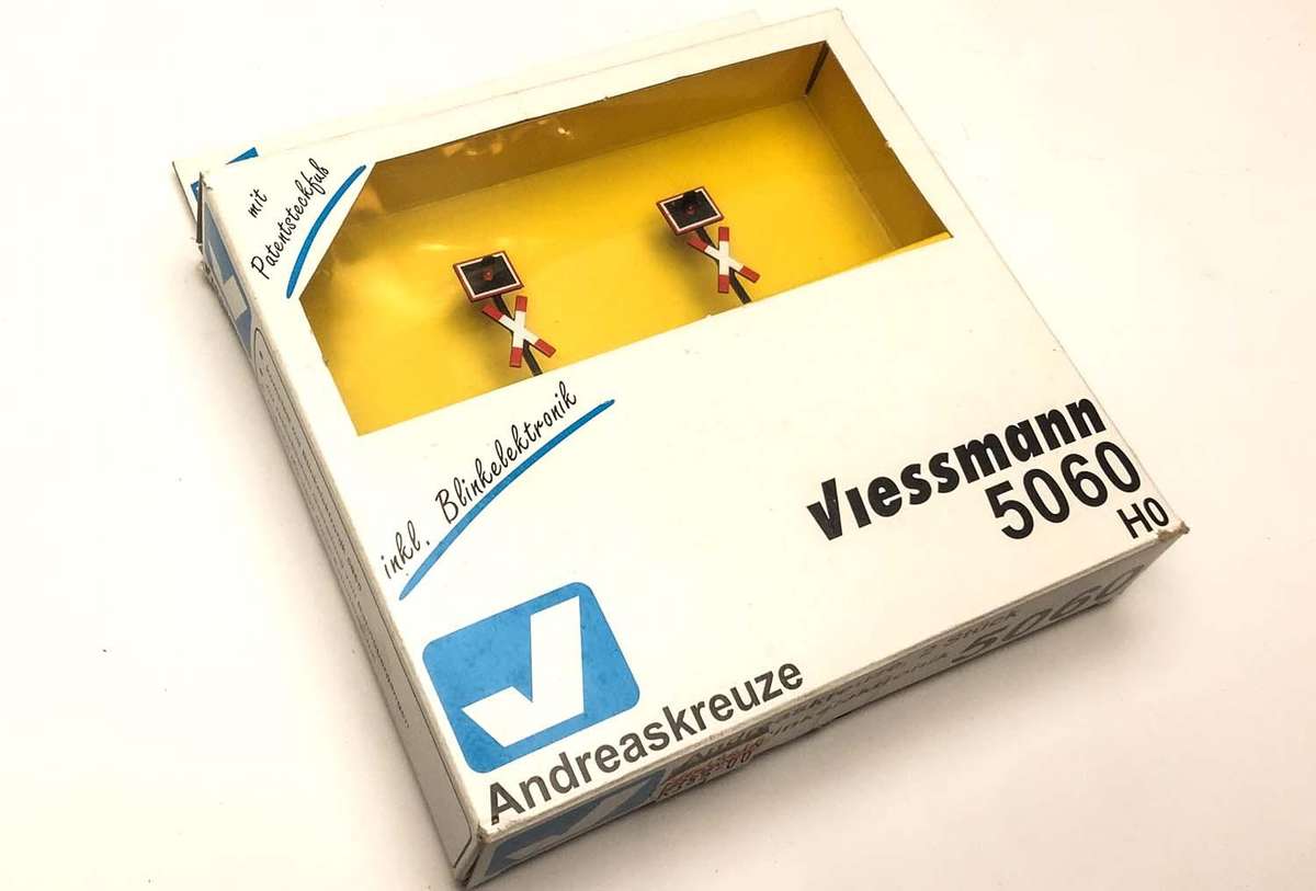 Viessmann 5060 Level Crossing Warning Lights (HO) 2x