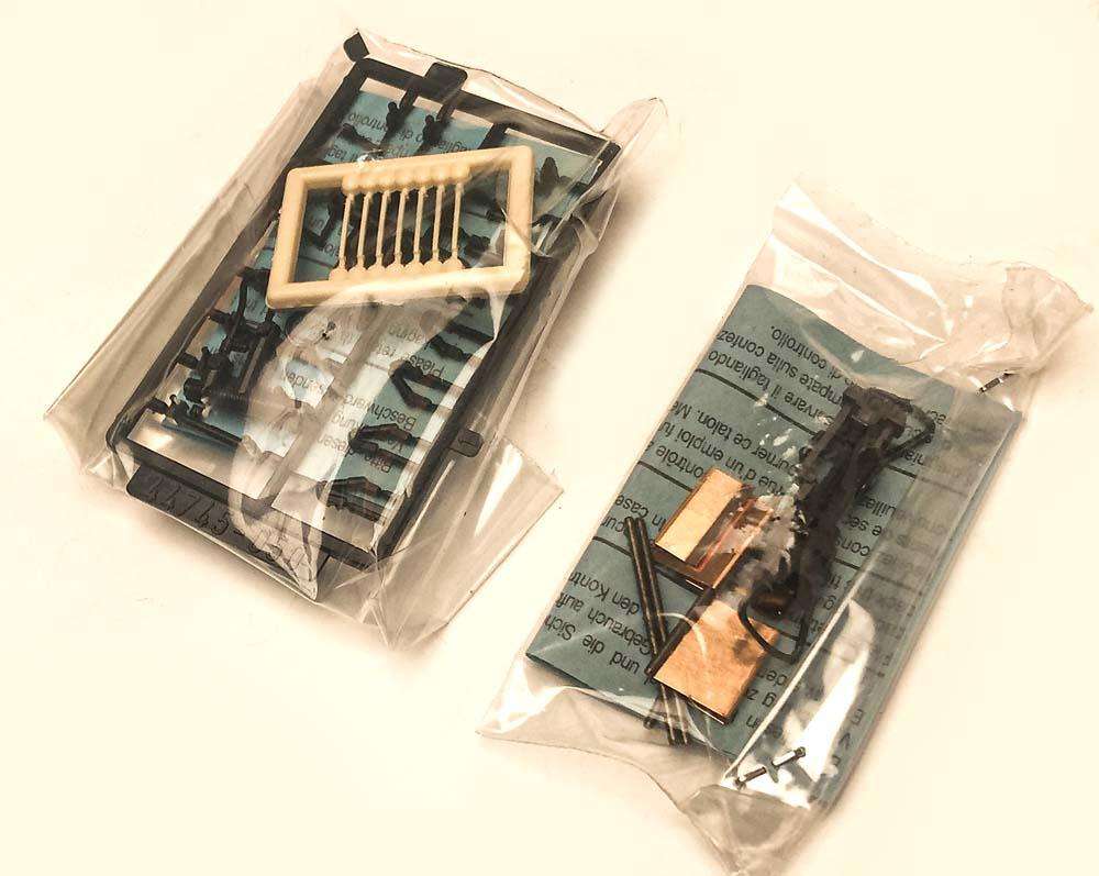 Roco Euro Express Carriage (HO)