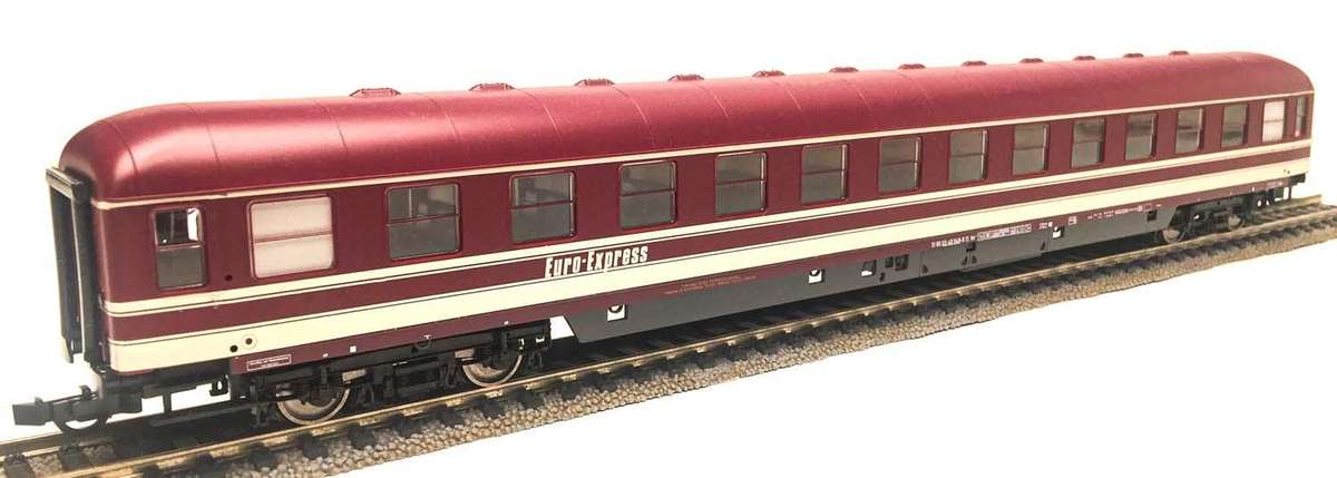 Roco Euro Express Carriage (HO)