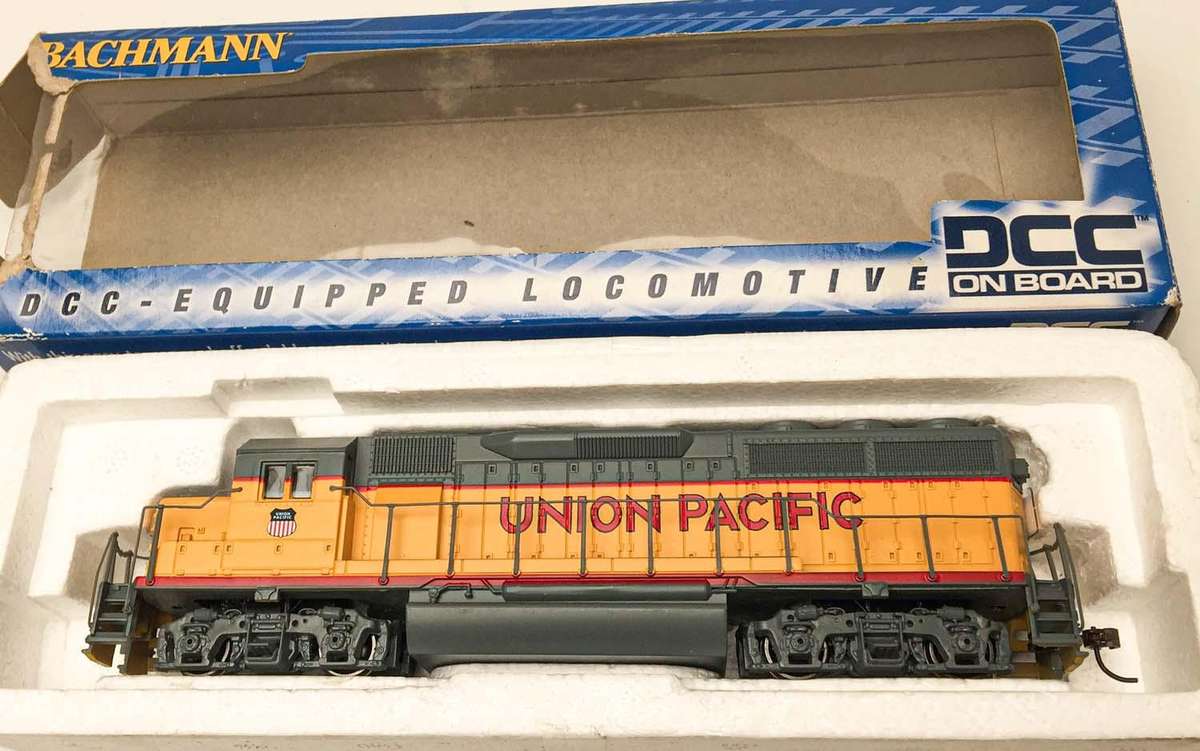 Bachmann 60301 HO Union Pacific EMD GP40 Diesel Locomotive (DCC & Analogue)
