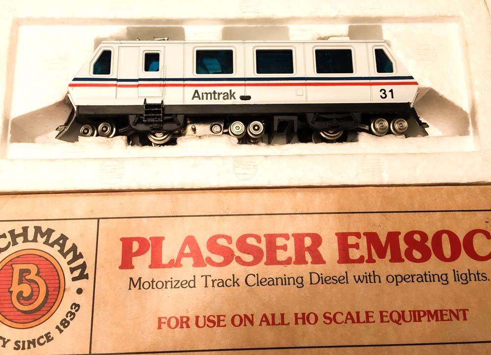 Bachmann: Plasser Track Cleaning Diesel Loco (HO)