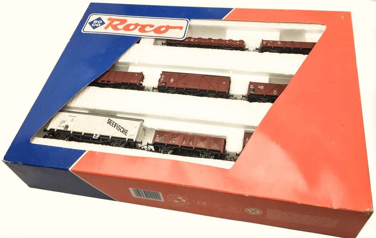 Roco: 8 Goods Wagons Set (HO) 44002