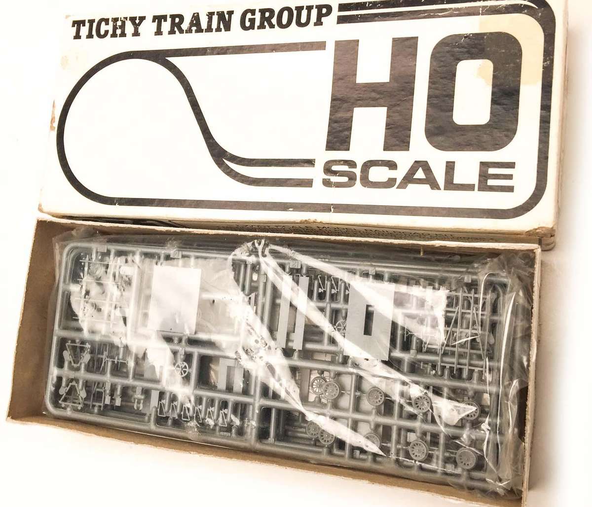 6 HAND CARS & 6 PUSH CARS (HO)