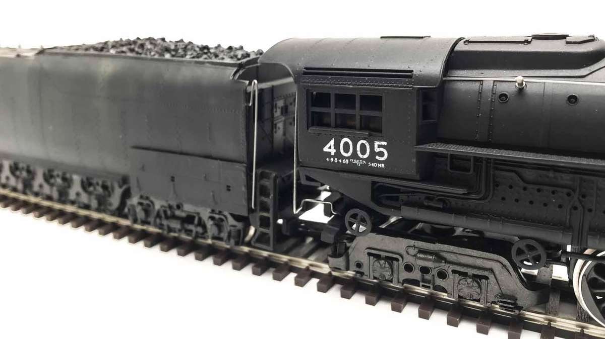 RIVAROSSI: UNION PACIFIC Steam Locomotive 4-8-8-4  Big Boy (HO)