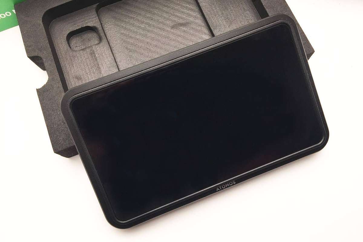 Atomos Shinobi 2 Monitor plus Accessories