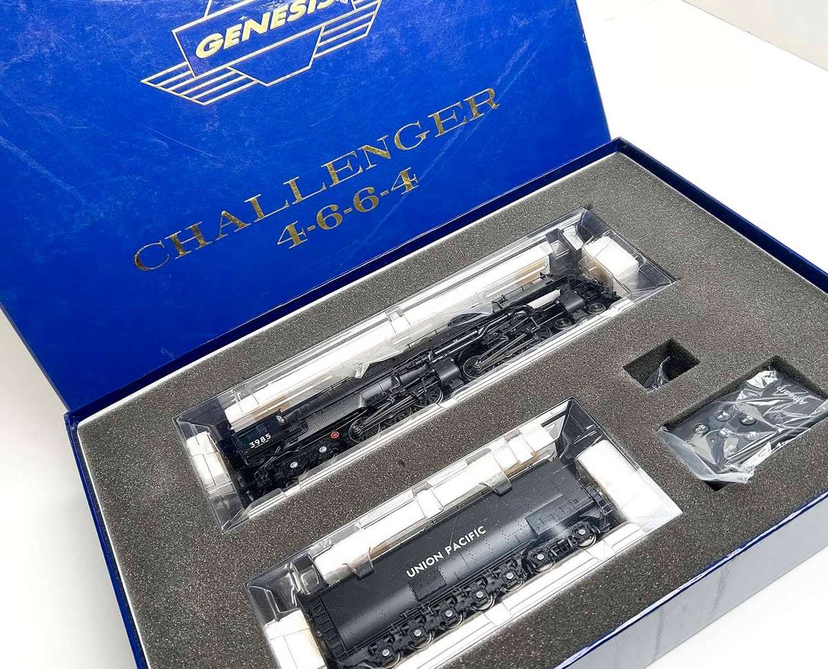 Athearn GENESIS CHALLENGER 4-6-6-4 With DCC & Sound, UNION PACIFIC #3985 Modern