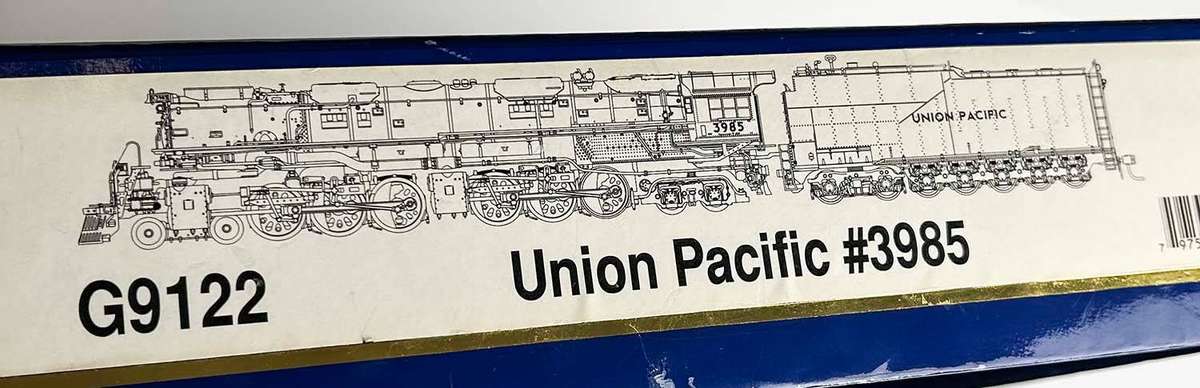 Athearn GENESIS CHALLENGER 4-6-6-4 With DCC & Sound, UNION PACIFIC #3985 Modern