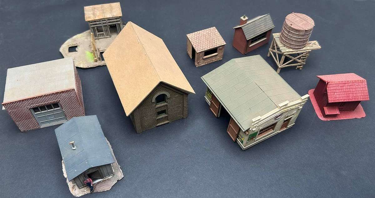 Assorted Railway Layout Buildings (9x) HO